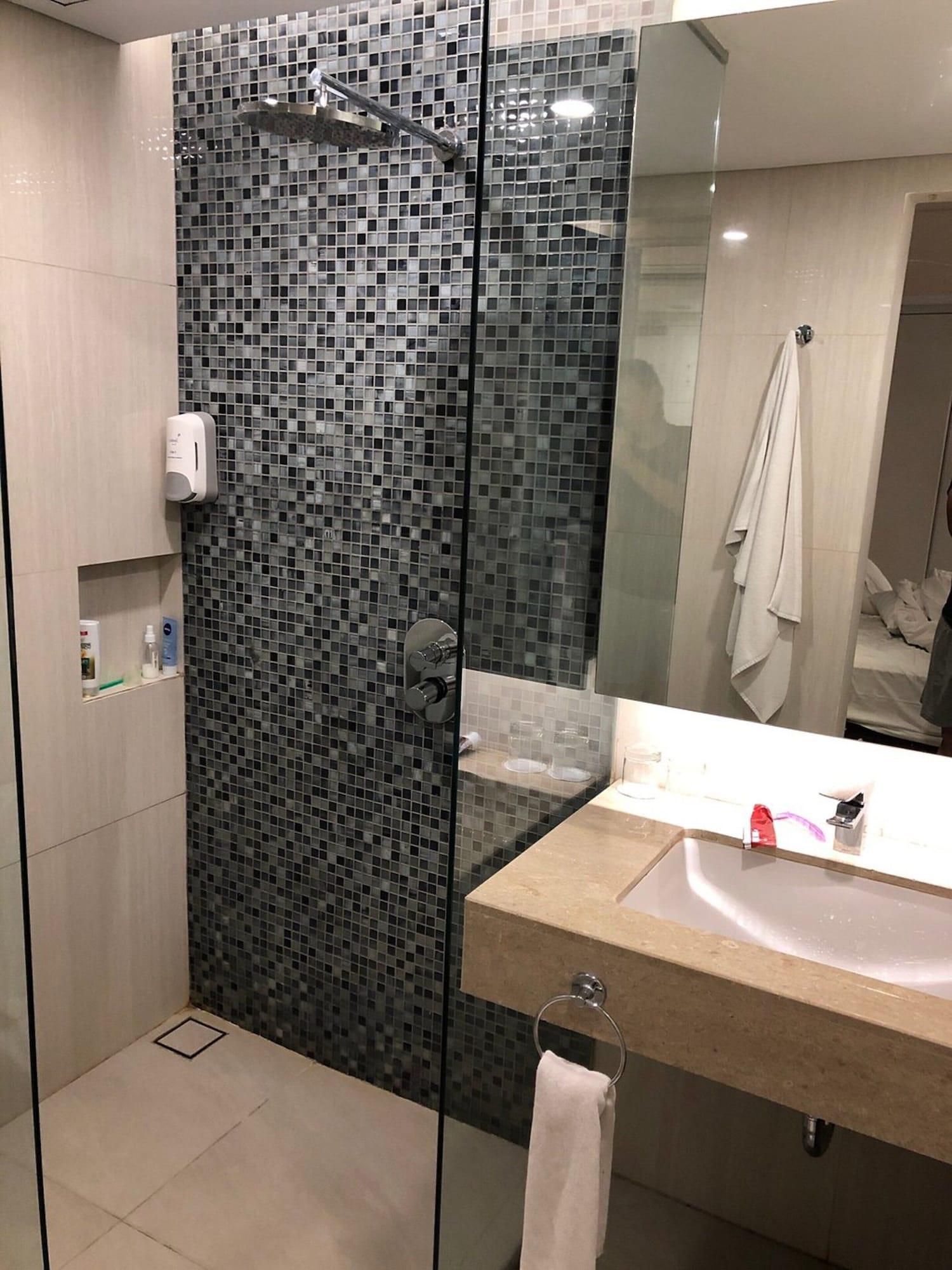 Grand Picasso Hotel Джакарта Экстерьер фото