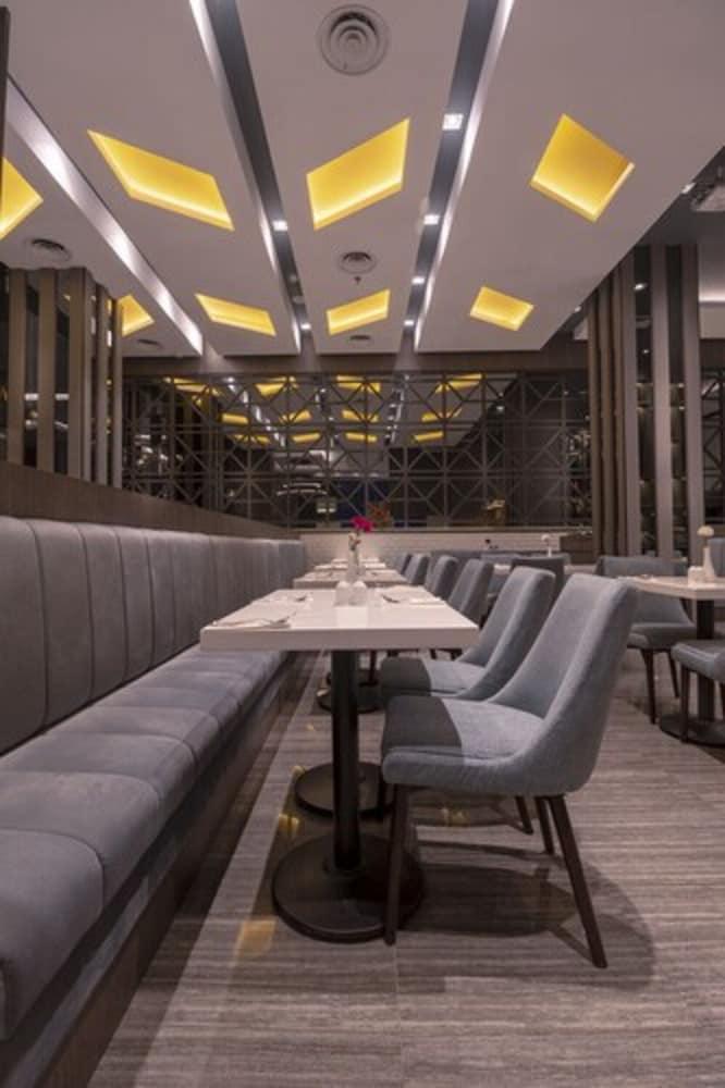 Grand Picasso Hotel Джакарта Экстерьер фото